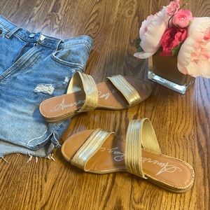 American Rag - 9 - gold & natural slides - EUC